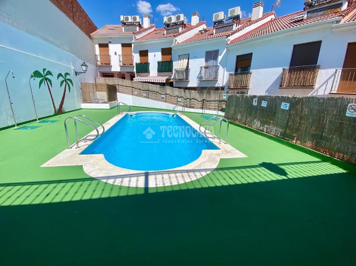 Piscina de Casa adosada en venda en Titulcia amb Aire condicionat, Calefacció i Terrassa