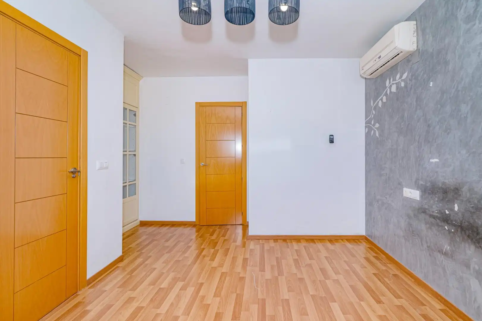Casa aparellada amb terrassa en venda a Jun, imagen 28