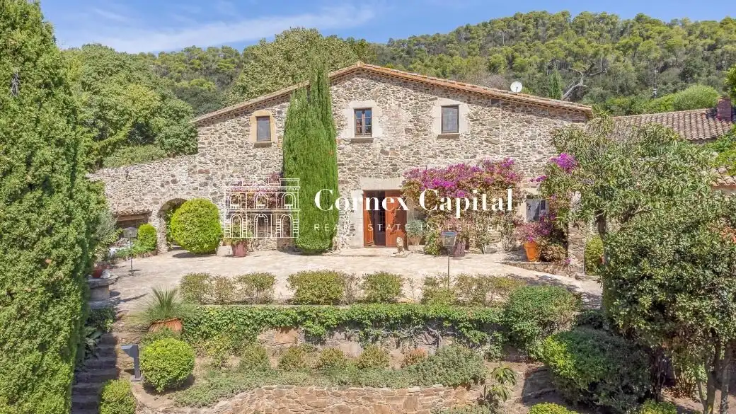 Country house with pool for sale in Vall Llobrega