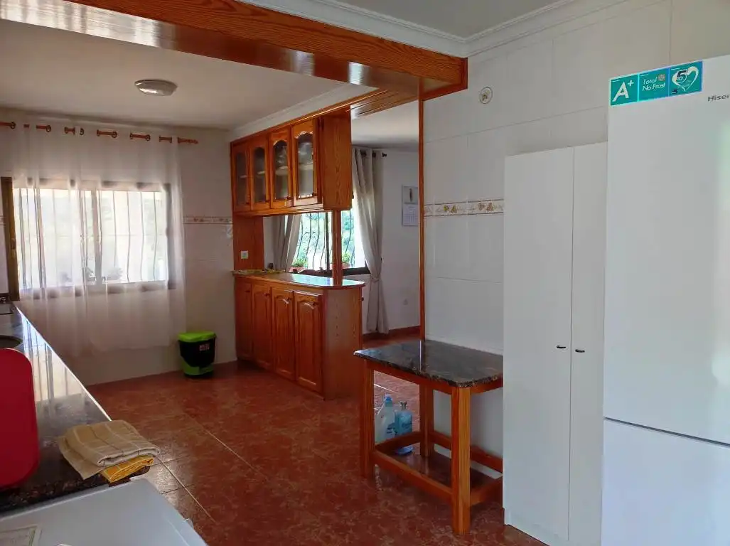 Cuina de Casa o xalet en venda en L'Atzúbia amb Jardí privat, Terrassa i Traster