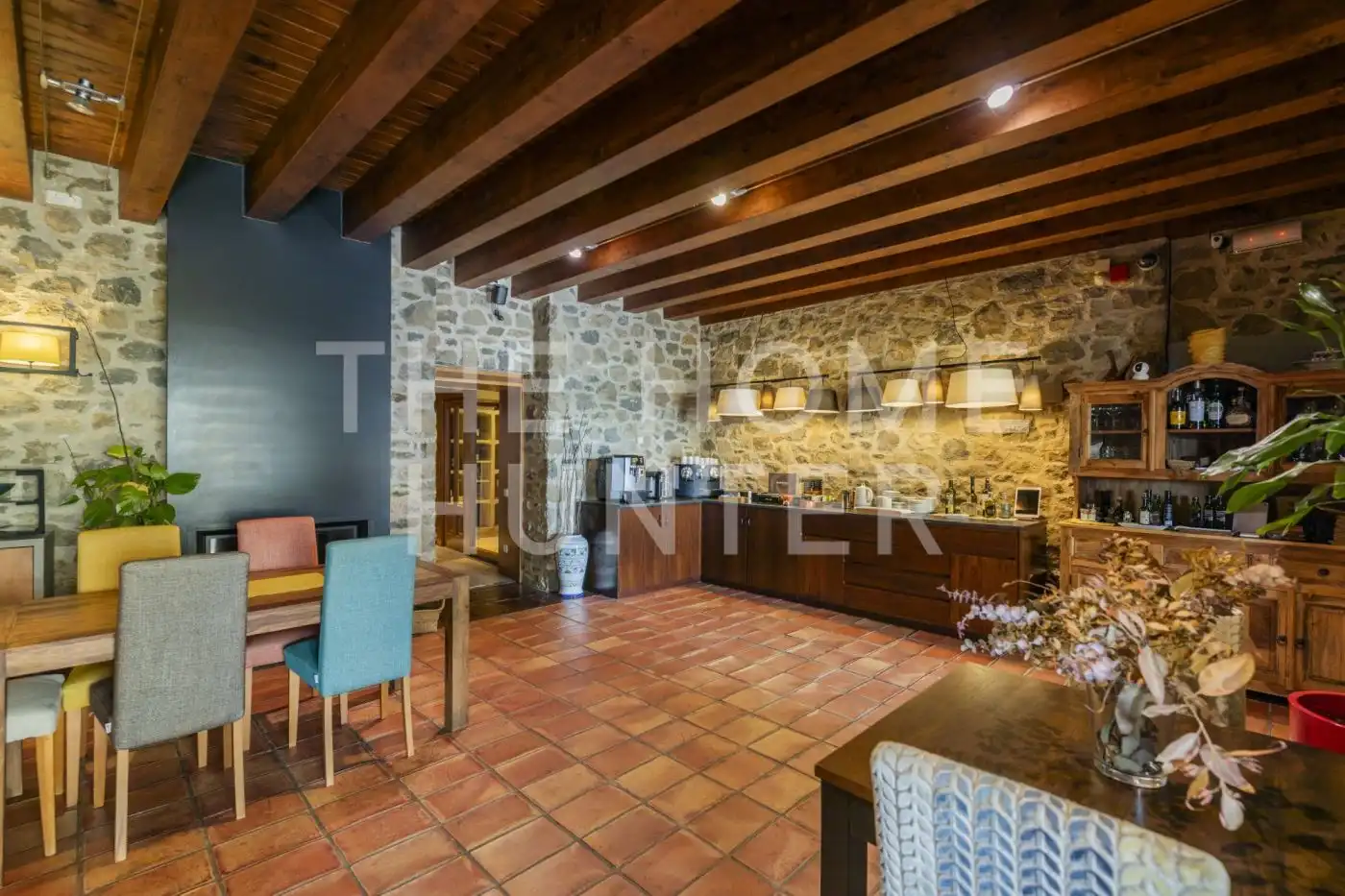 Menjador de Finca rústica en venda en Sant Aniol de Finestres amb Aire condicionat, Calefacció i Jardí privat