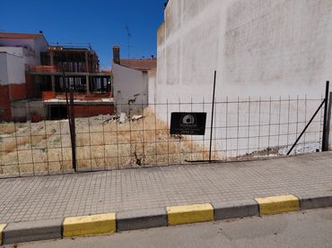 Terreny residencial en venda a Calle Guadalcanal 74