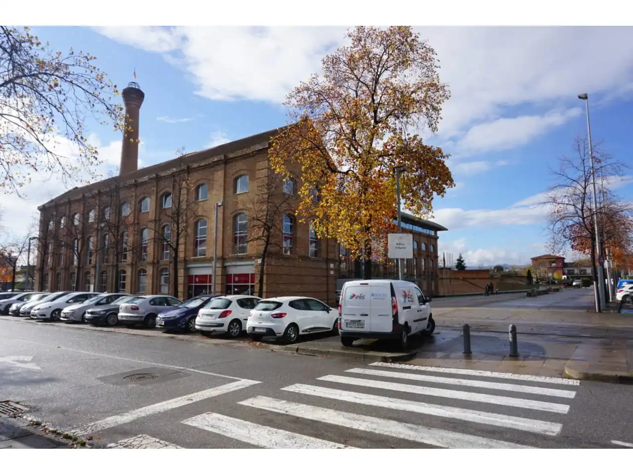 Vista exterior de Nave industrial en venta en Vic con Alarma