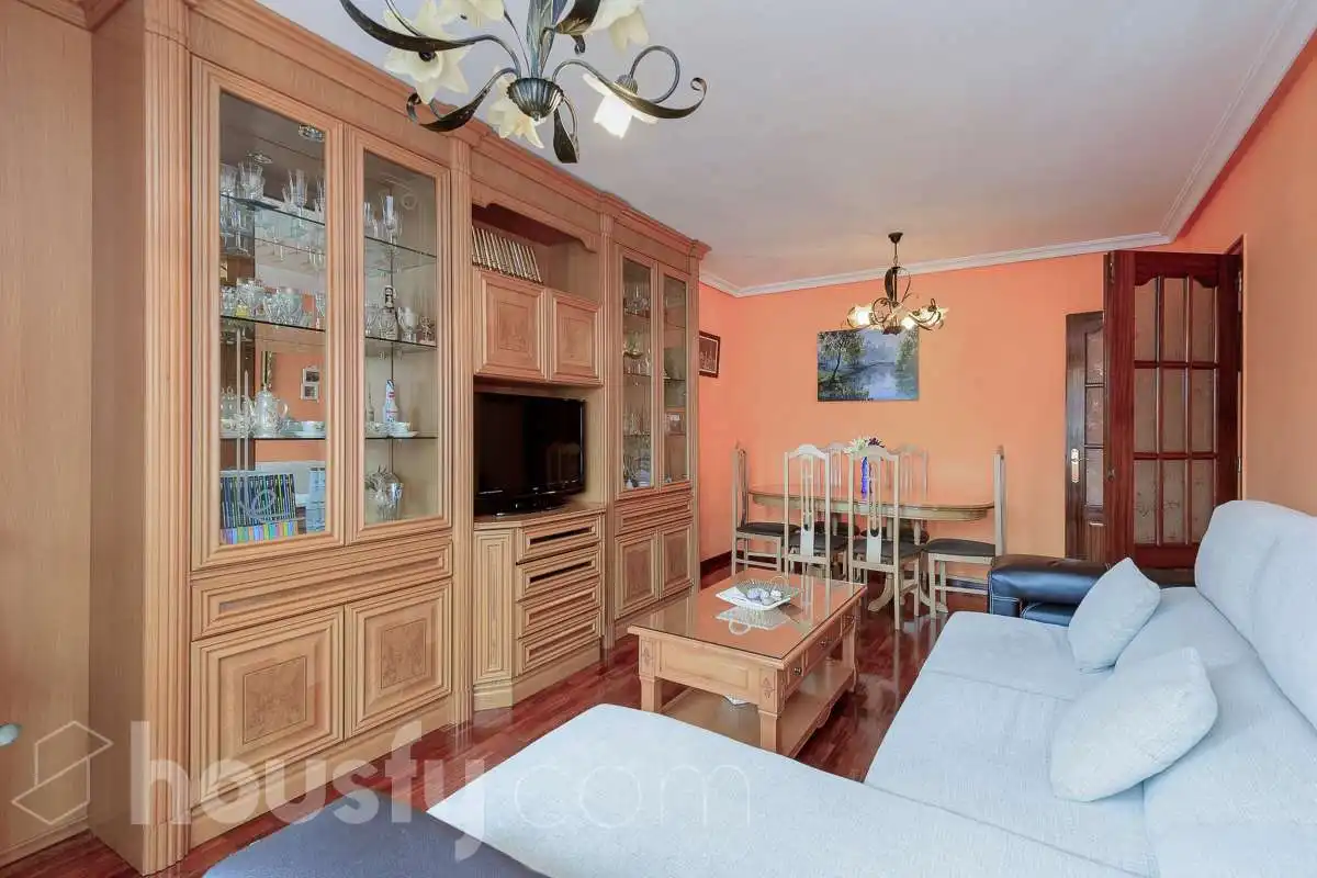 Flat for sale in Calle Mieres, Sama