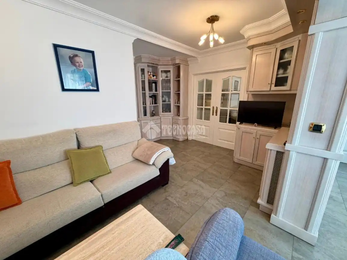 Sala de estar de Casa adosada en venta en León Capital  con Parquet, Terraza y Amueblado