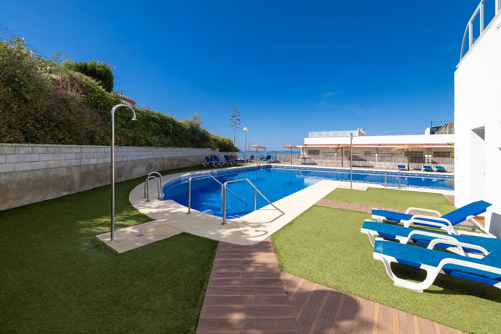 Piscina de Dúplex en venda en Rincón de la Victoria amb Aire condicionat, Calefacció i Jardí privat