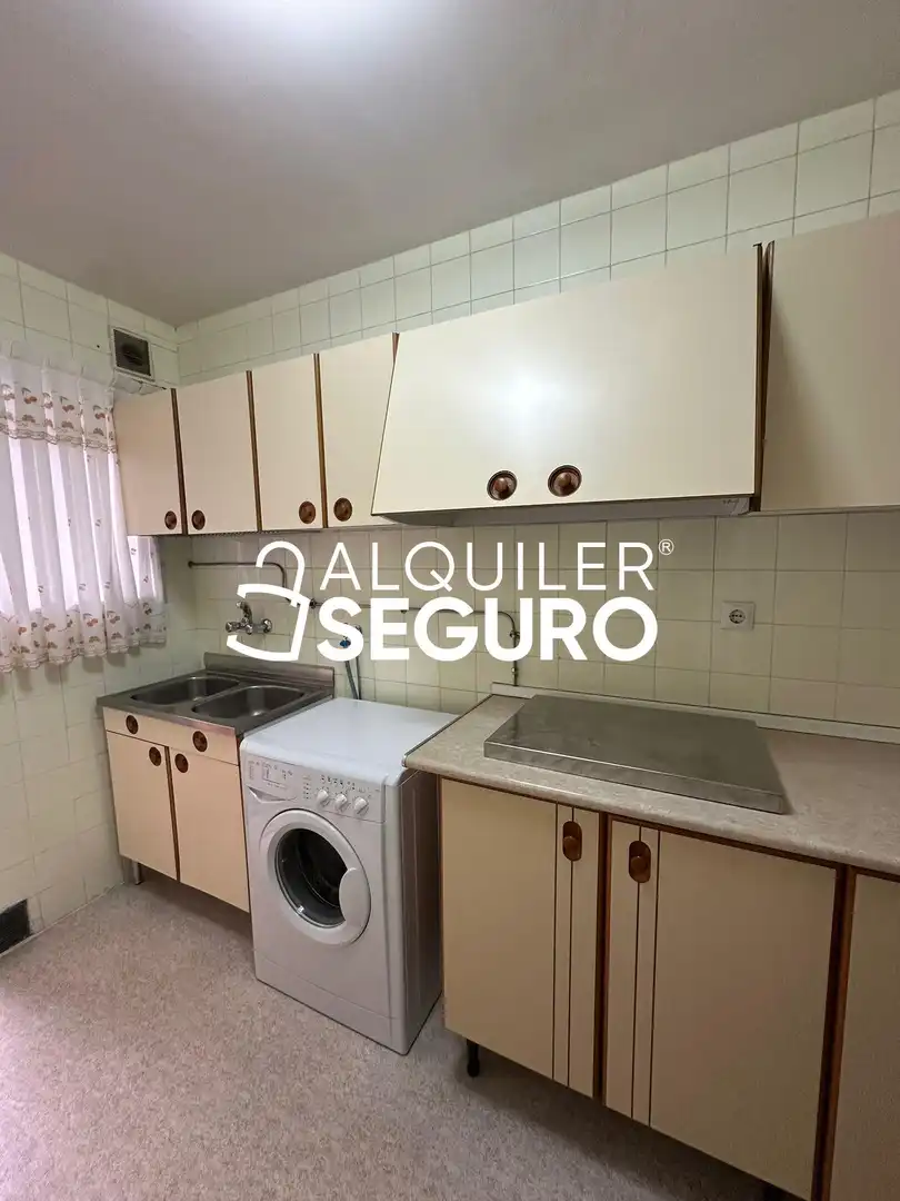 Cuina de Pis de lloguer en Fuenlabrada amb Calefacció i Terrassa