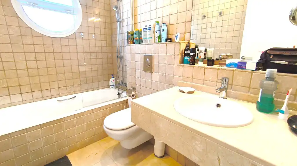Badezimmer von Wohnungen zum Verkauf in Dénia mit Klimaanlage, Heizung und Privatgarten