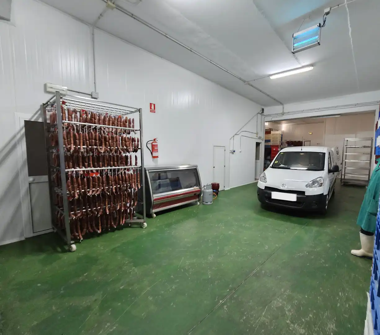 Parkplatz von Fabrikhallen zum Verkauf in El Bosque