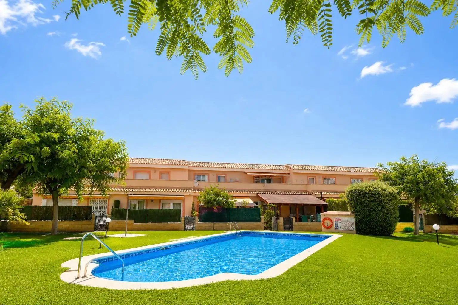 Piscina de Casa o xalet en venda en Mont-roig del Camp amb Jardí privat, Terrassa i Piscina comunitària