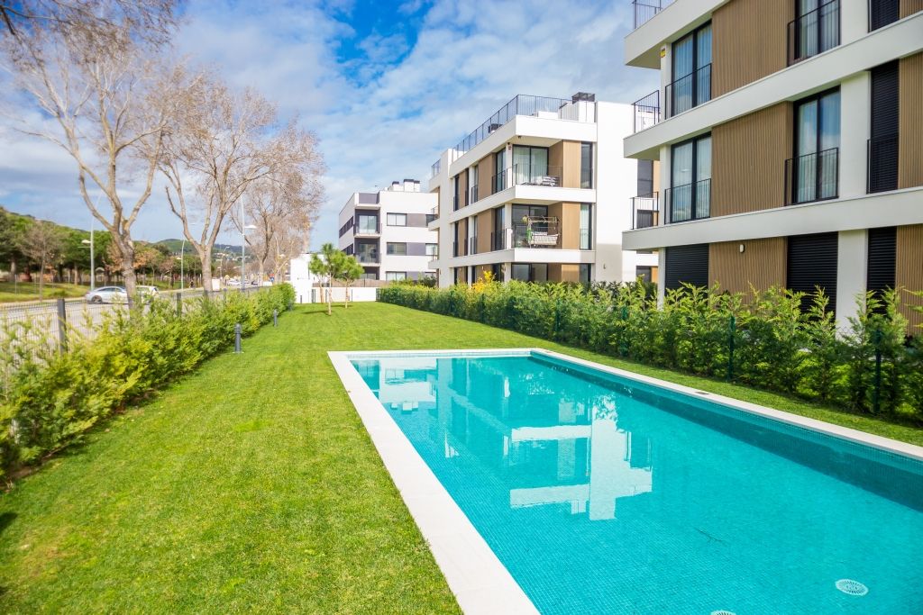 Swimming pool of Planta baja for sale in Castell d'Aro, Platja d'Aro i s'Agaró  with Air Conditioner, Heating and Private garden