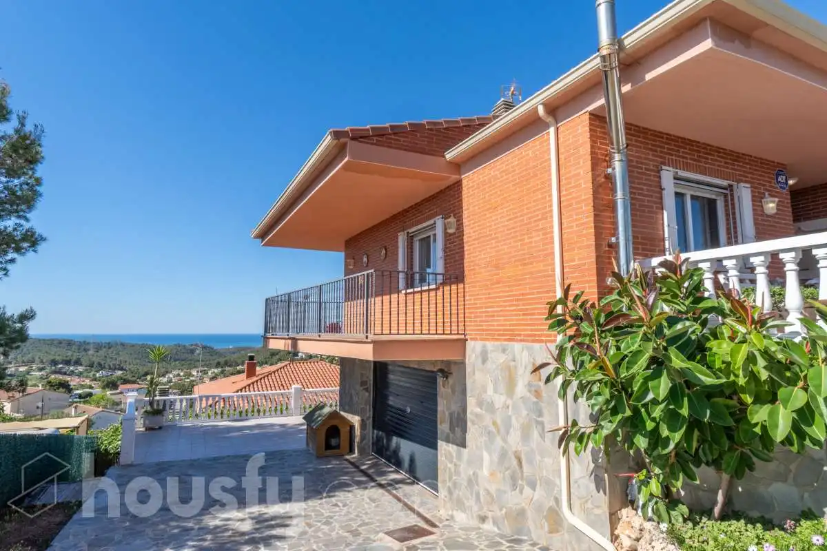 Vista exterior de Casa o chalet en venta en Cunit con Calefacción, Jardín privado y Terraza