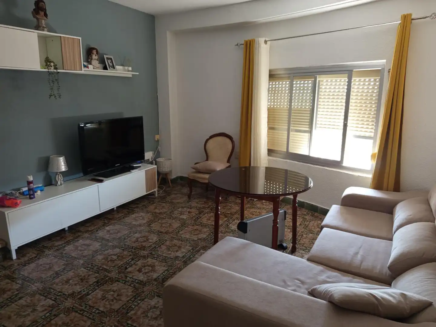 Sala d'estar de Pis en venda en Jaén amb Traster i Balcó