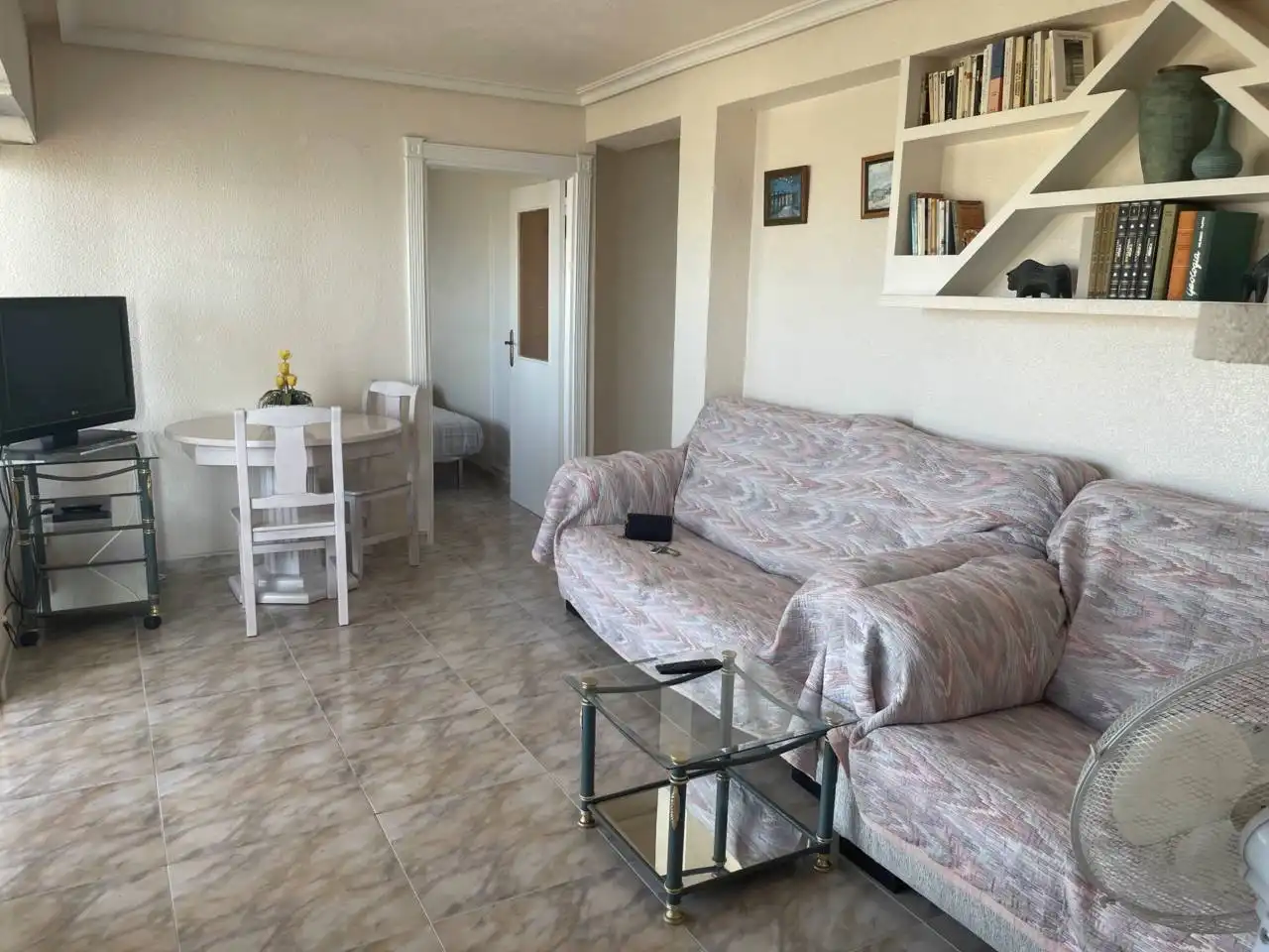 Sala d'estar de Pis de lloguer en El Campello amb Terrassa, Moblat i Balcó
