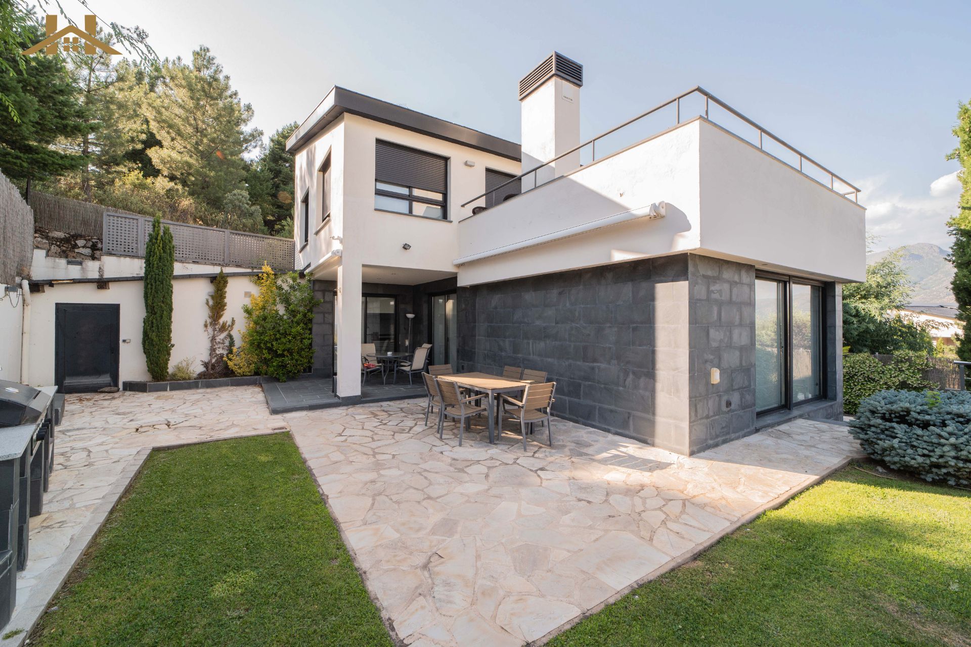 Terrassa de Casa o xalet en venda en Collado Mediano amb Aire condicionat, Calefacció i Jardí privat