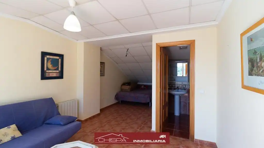 Einfamilien-Reihenhaus zur Miete in Náquera mit Heizung, Privatgarten und Terrasse