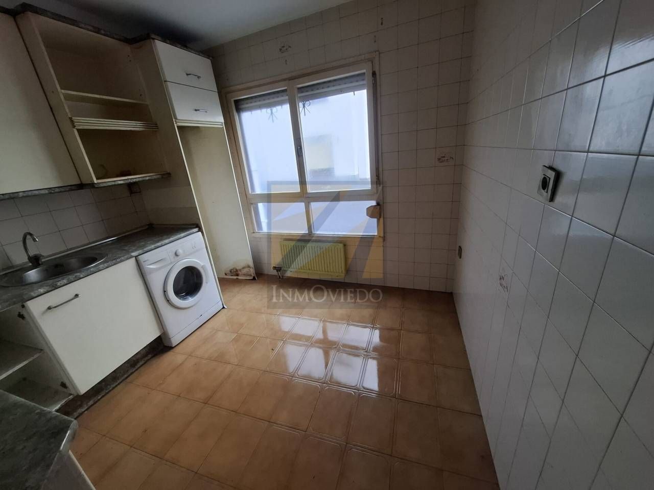Cuina de Pis en venda en Oviedo  amb Calefacció, Parquet i Balcó