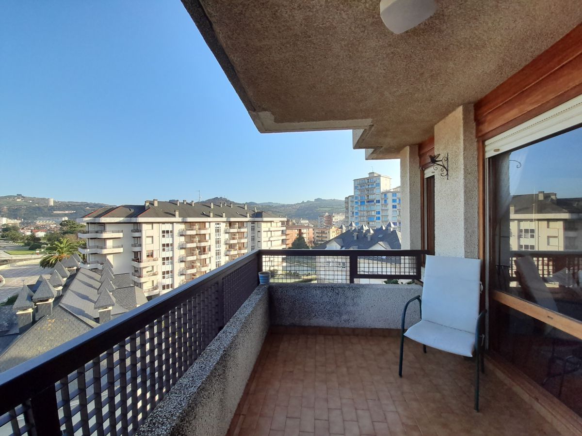 Terraza de Piso de alquiler en Laredo con Calefacción, Terraza y Amueblado