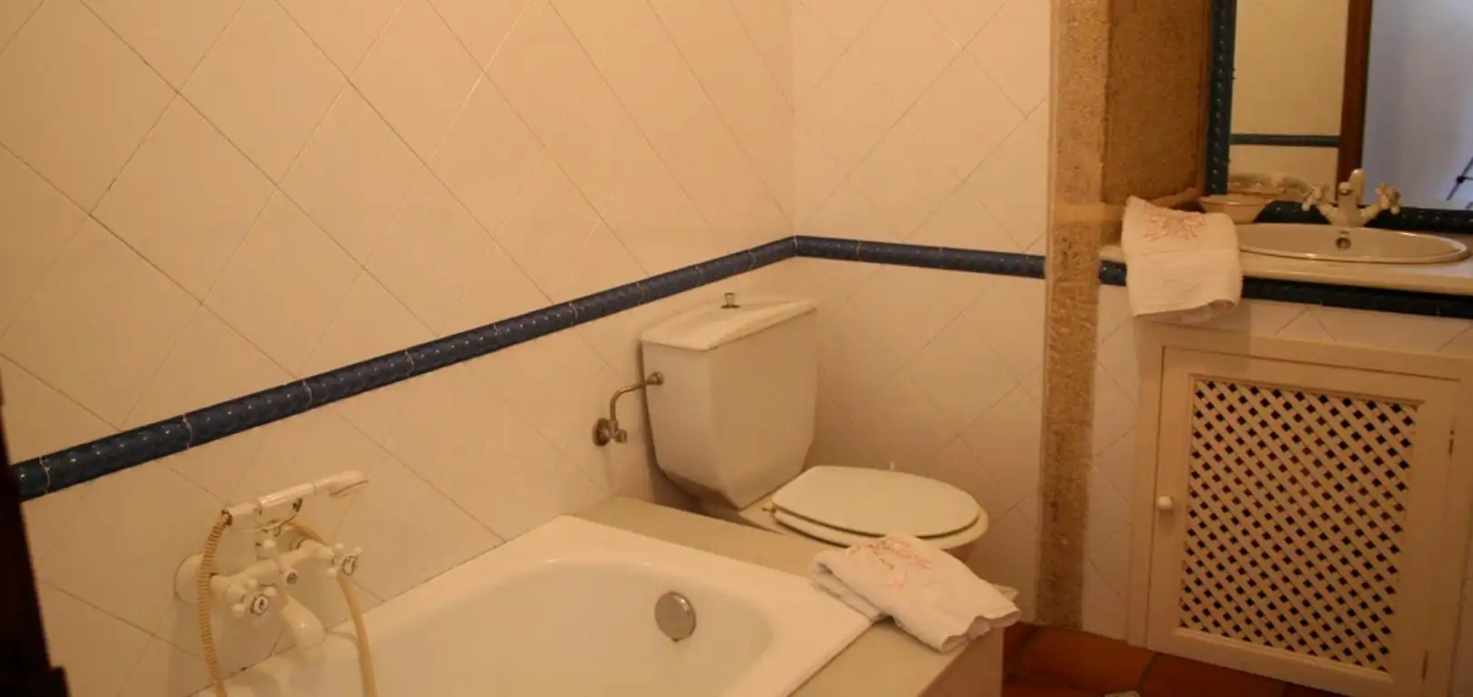 Baño de Finca rústica en venta en Teo con Calefacción, Jardín privado y Terraza