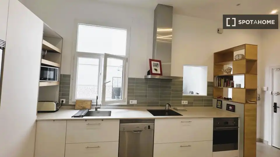Cuina de Pis de lloguer en Madrid amb Aire condicionat, Calefacció i Moblat