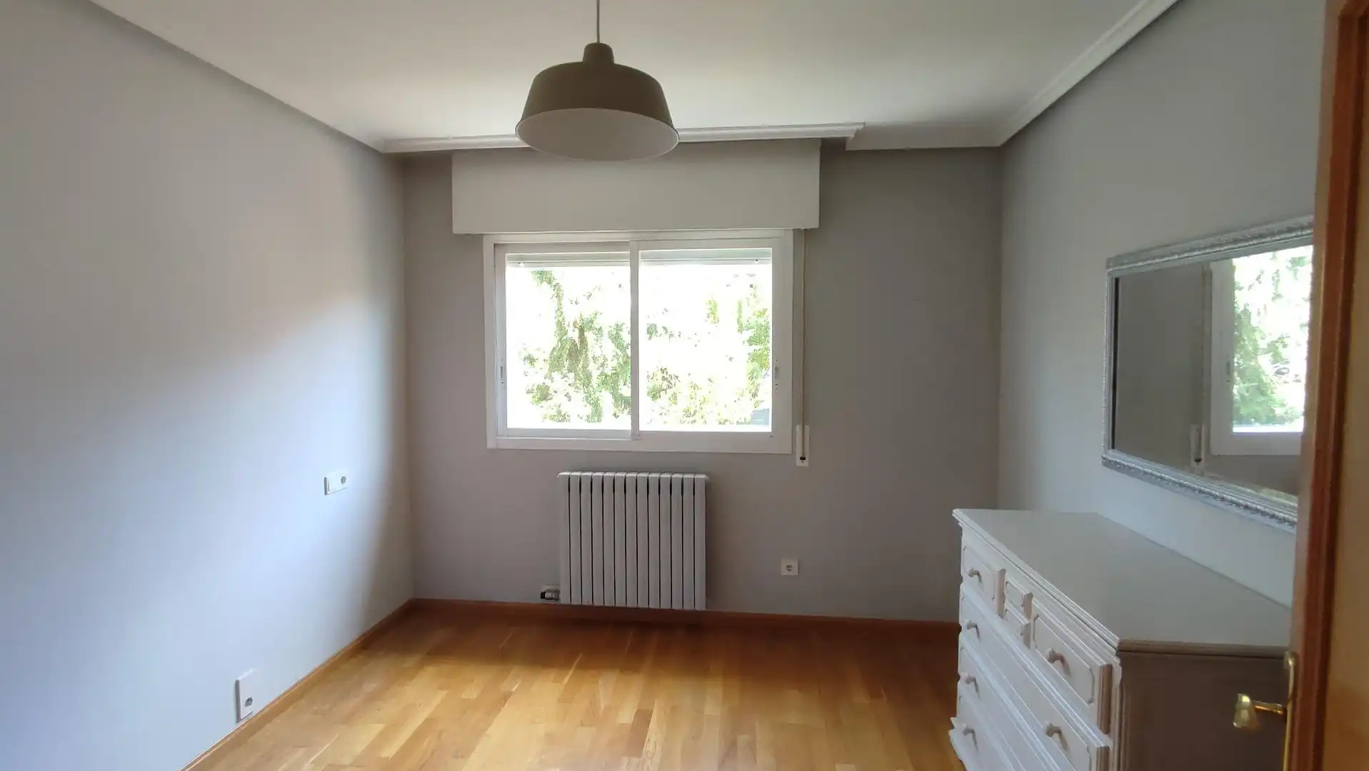 Habitación de Casa adosada de alquiler en Zaragoza con Aire acondicionado, Calefacción y Jardín privado