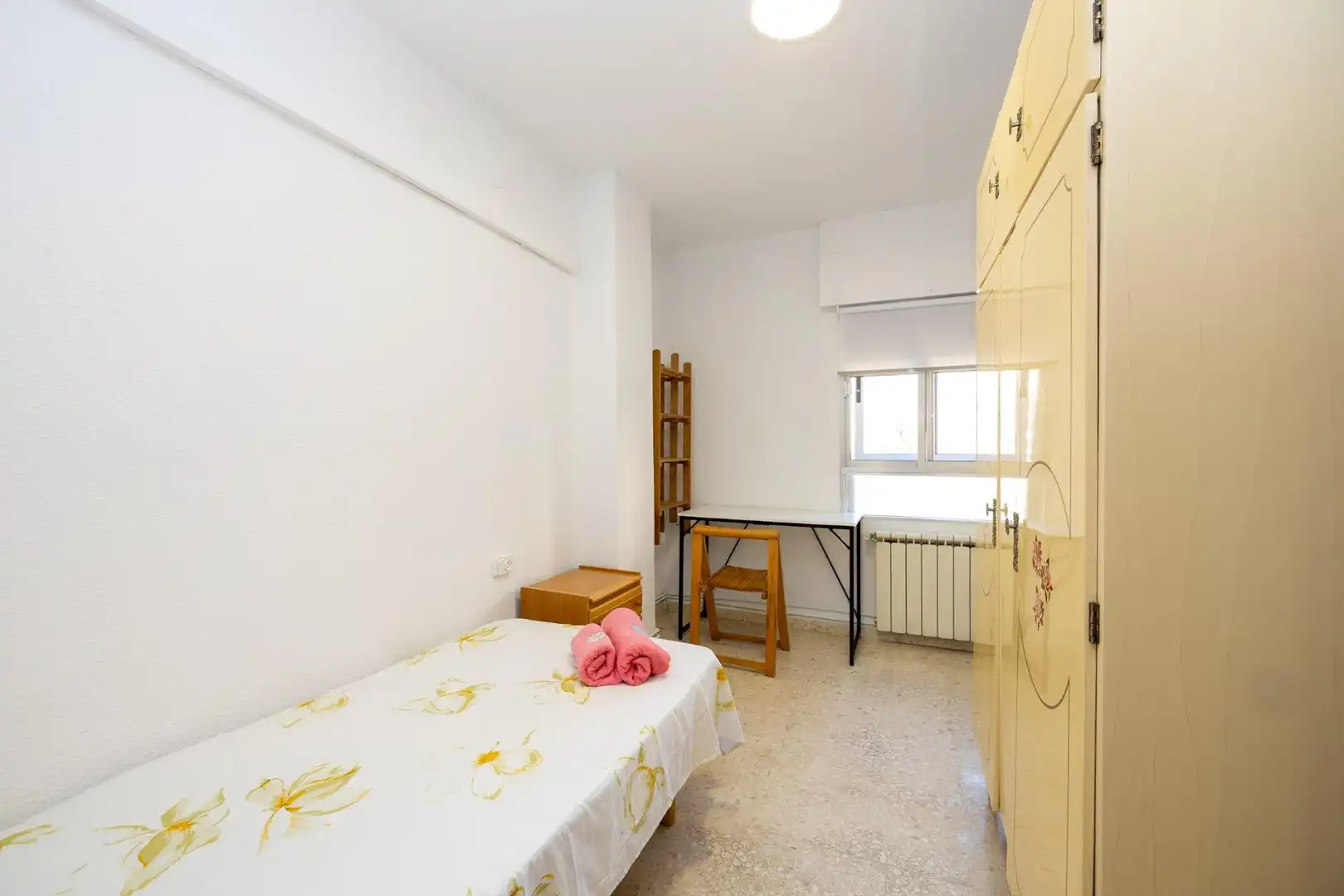 Bedroom of Flat for rent in Granada  with Heating, Terrace and Furnished