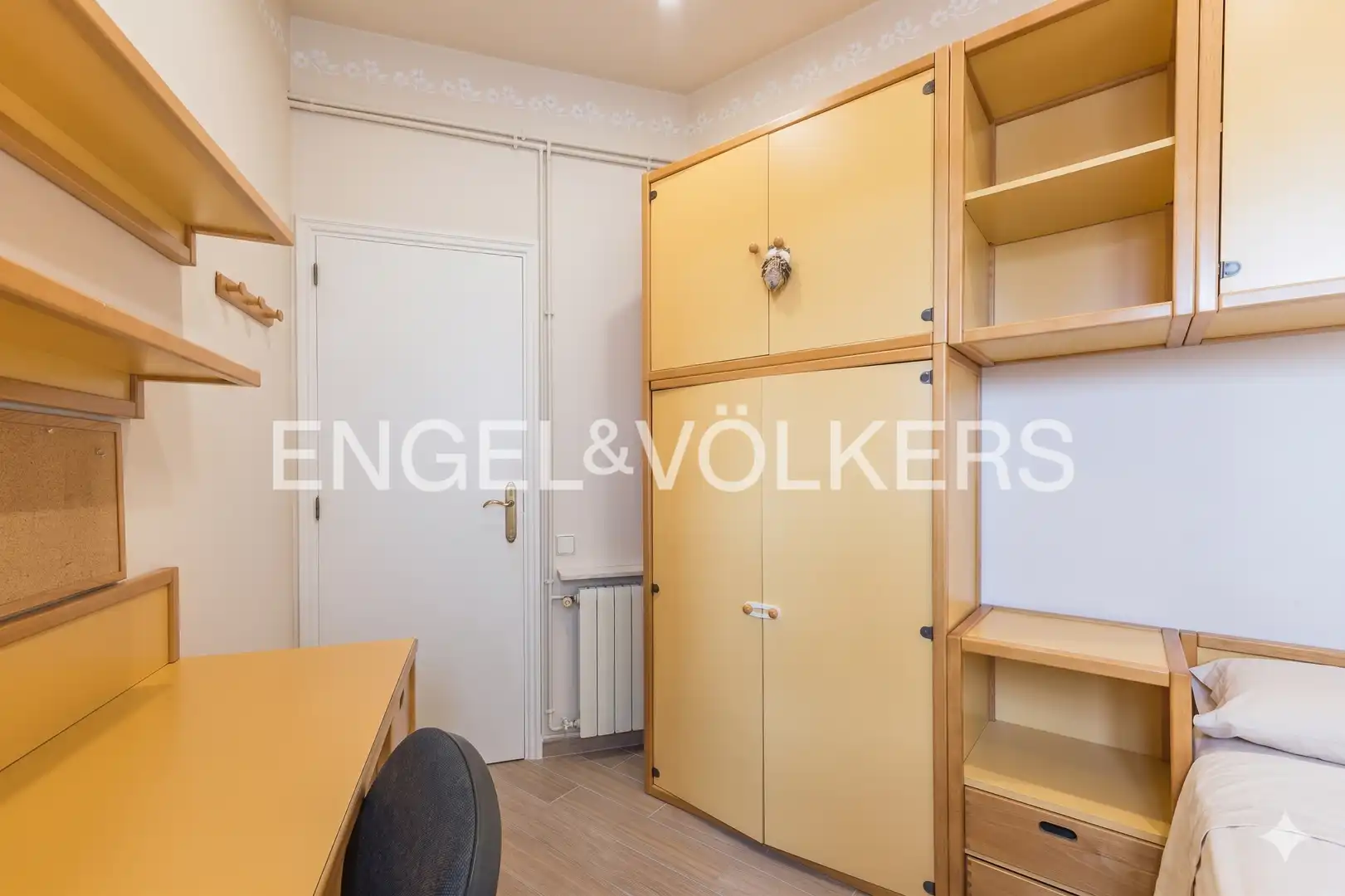 Habitación de Ático en venta en L'Hospitalet de Llobregat con Aire acondicionado, Calefacción y Parquet