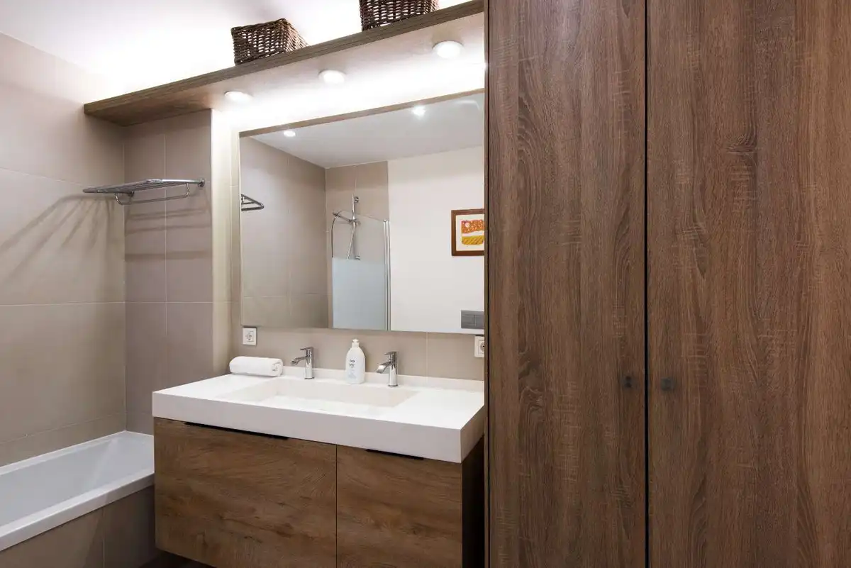 Bathroom of Apartments for sale in Benalmádena  with Air Conditioner and Furnished