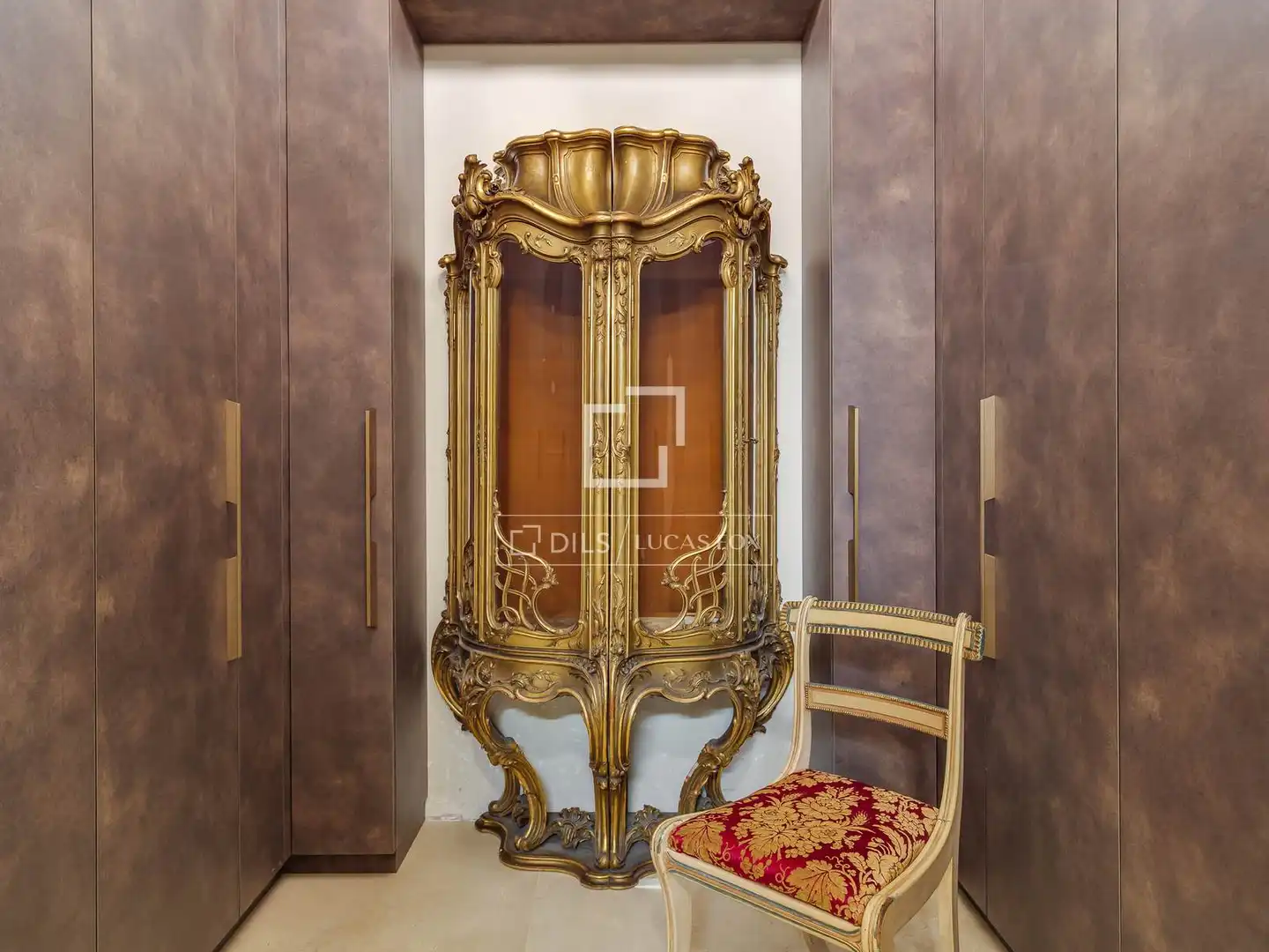 Flat for sale in Barcelona  with Air Conditioner, Heating and Furnished