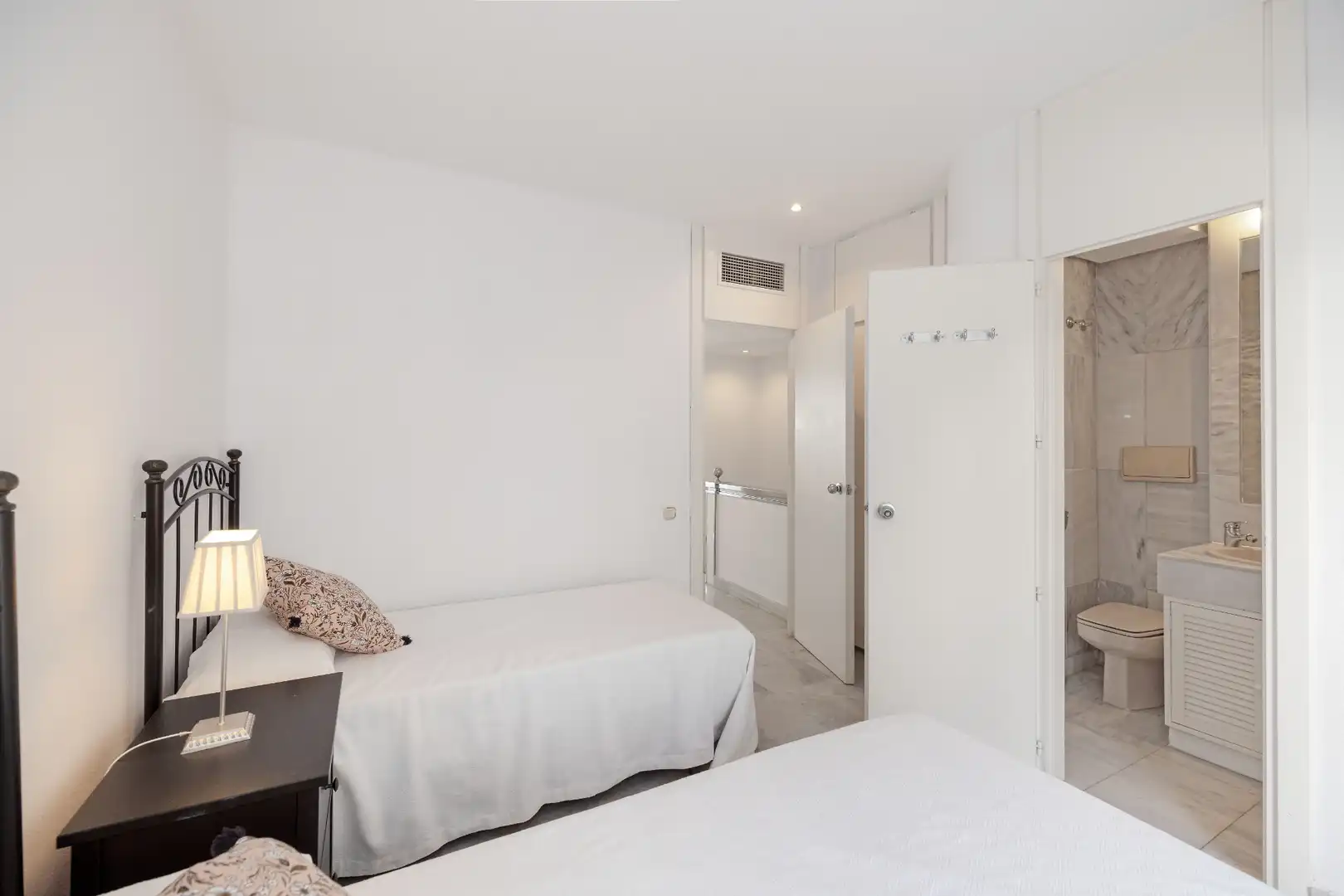 Habitación de Dúplex en venta en Marbella con Aire acondicionado, Calefacción y Terraza