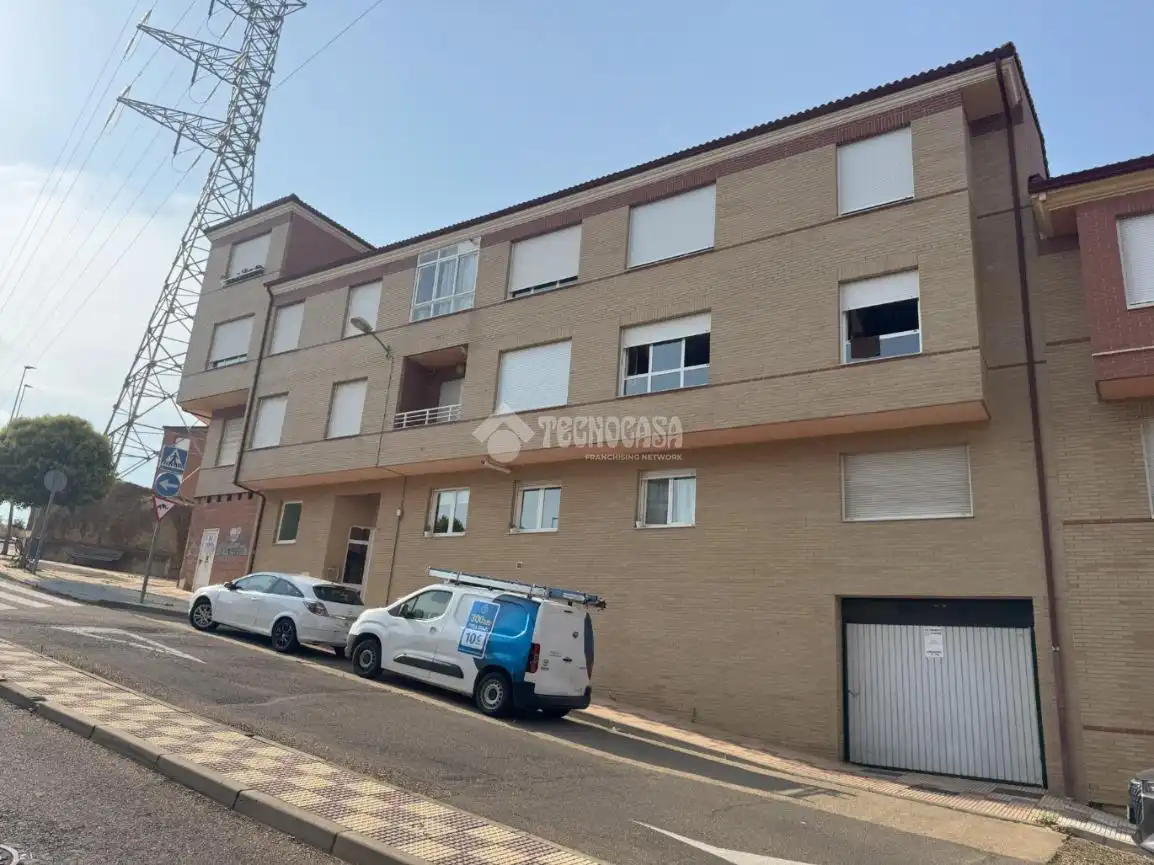 Außenansicht von Wohnung zum Verkauf in Villaquilambre mit Heizung und Abstellraum