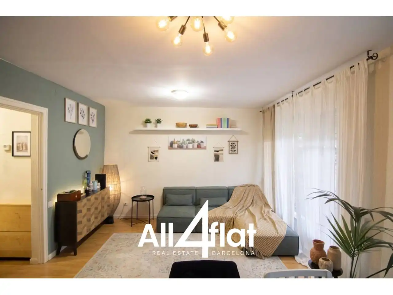 Living room of Apartments for sale in Barcelona  with Heating, Furnished and Balcony
