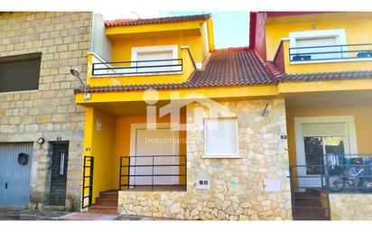 Exterior view of House or chalet for sale in Navalperal de Pinares  with Terrace