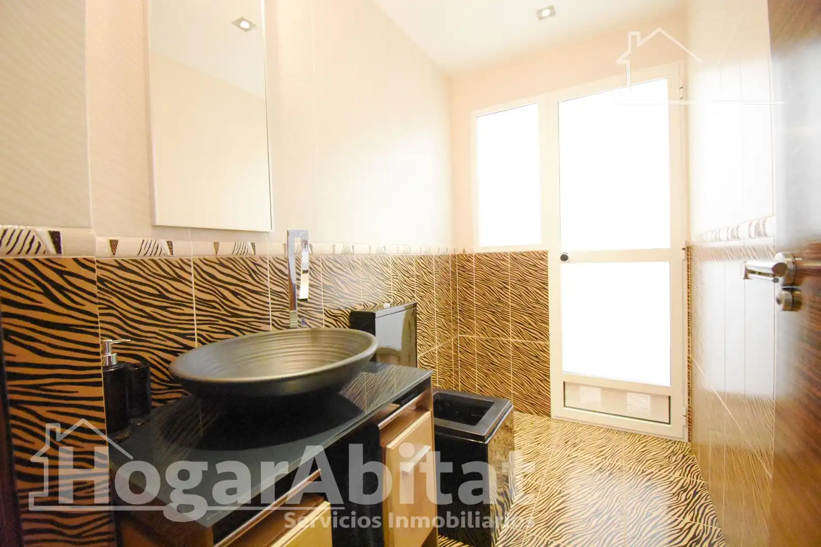 Bany de Pis en venda en L'Alqueria de la Comtessa amb Moblat i Jacuzzi