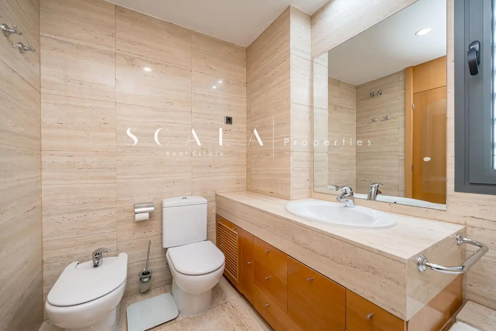 Baño de Piso en venta en Madrid con Aire acondicionado, Calefacción y Parquet