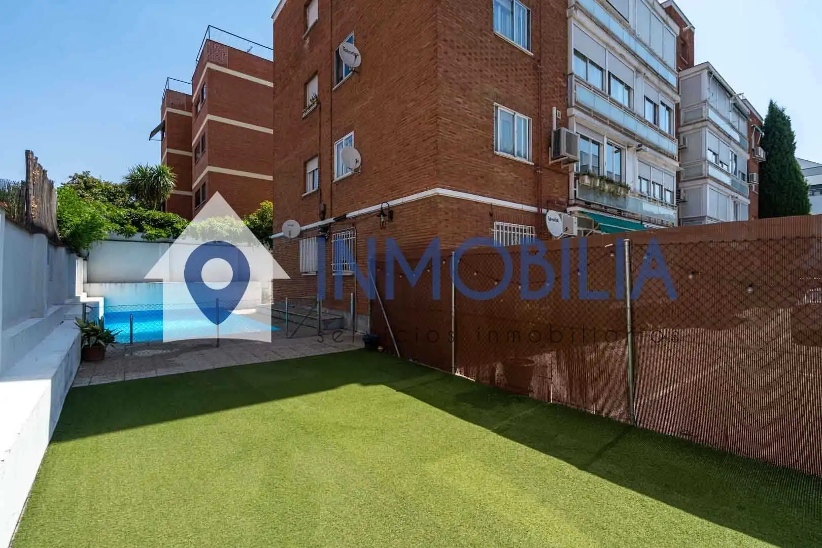 Vista exterior de Ático en venta en Madrid con Calefacción y Terraza