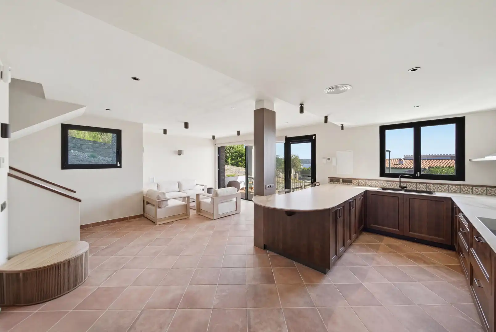 Küche von Einfamilien-Reihenhaus zum Verkauf in Cadaqués mit Privatgarten, Terrasse und Schwimmbad