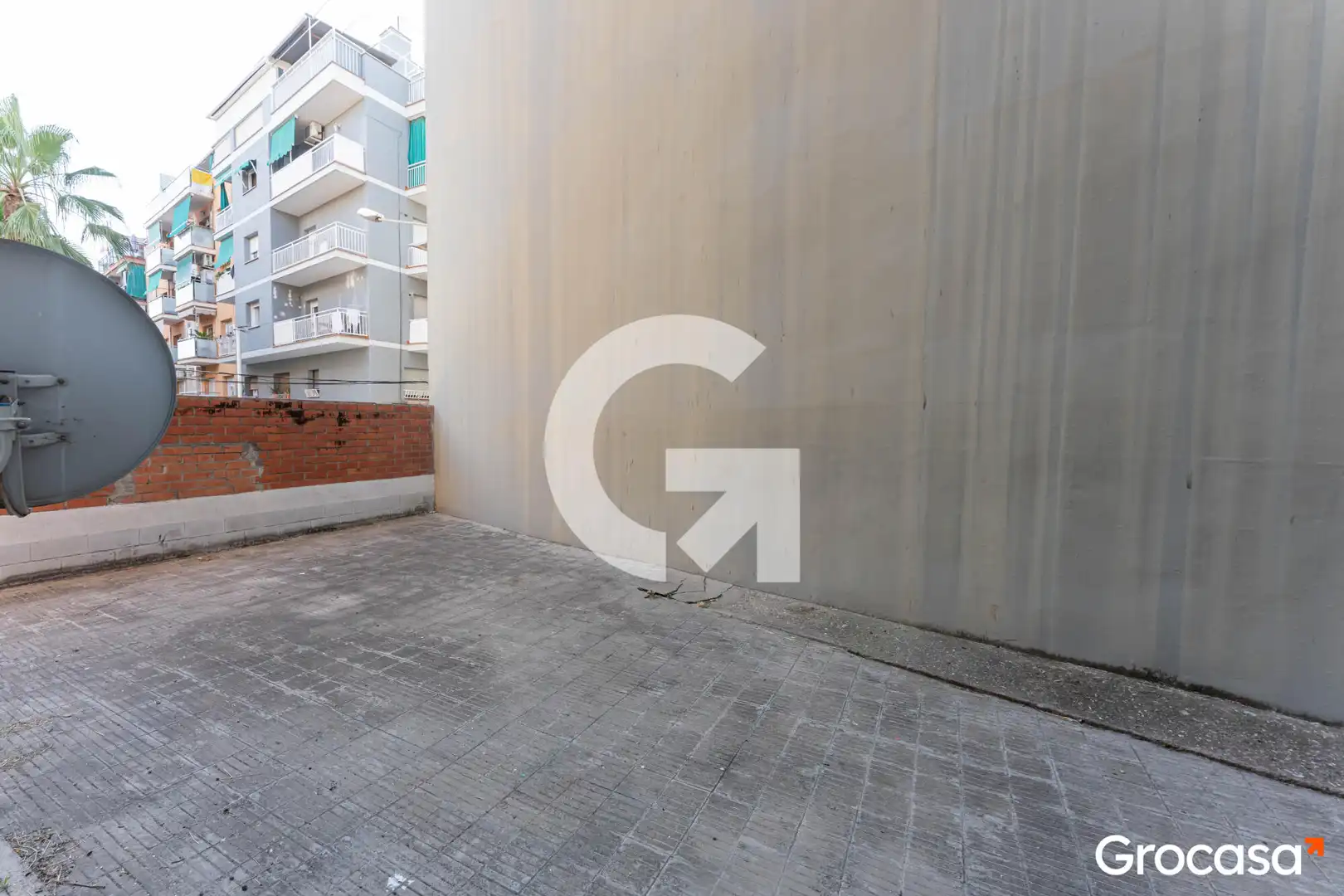 Aparcament de Pis en venda en Cornellà de Llobregat amb Aire condicionat, Calefacció i Traster