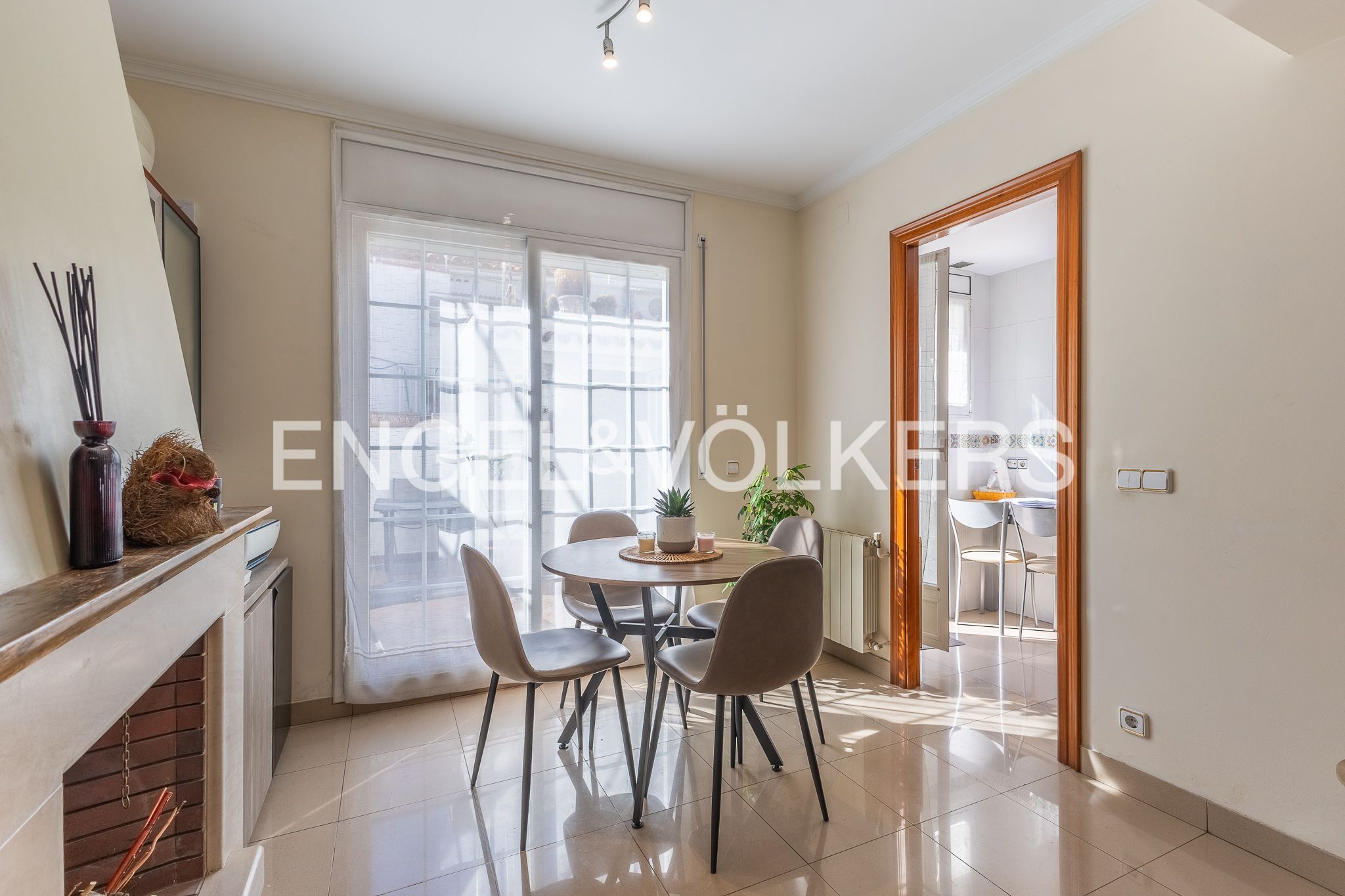 Cuina de Casa adosada en venda en Sabadell amb Aire condicionat, Calefacció i Terrassa