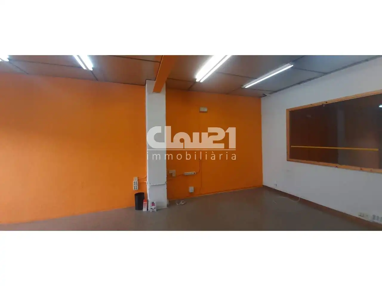 Local comercial en alquiler en Calle Aurora Bertrana, imagen 4