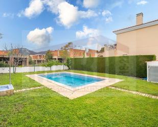 Piscina de Casa adosada en venda en Mont-roig del Camp amb Aire condicionat, Calefacció i Jardí privat