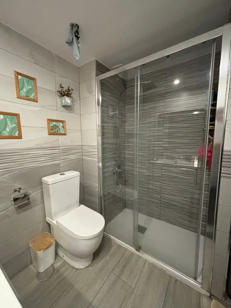 Bathroom of Flat for sale in Sevilla  with Air Conditioner
