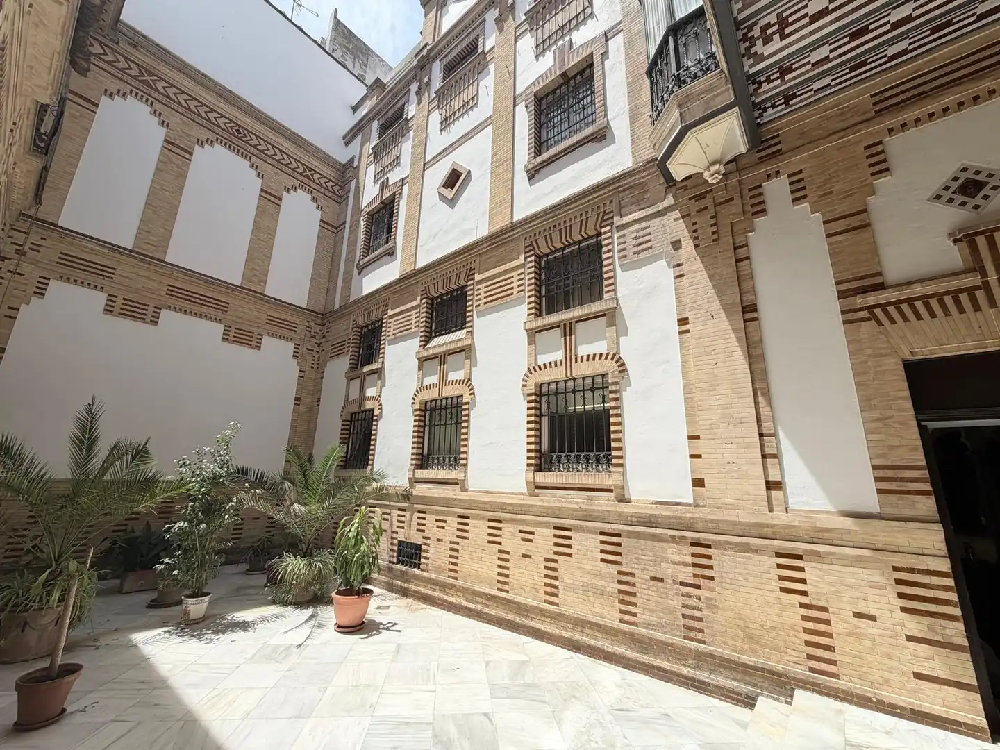 Vista exterior de Pis en venda en Sevilla amb Aire condicionat i Balcó