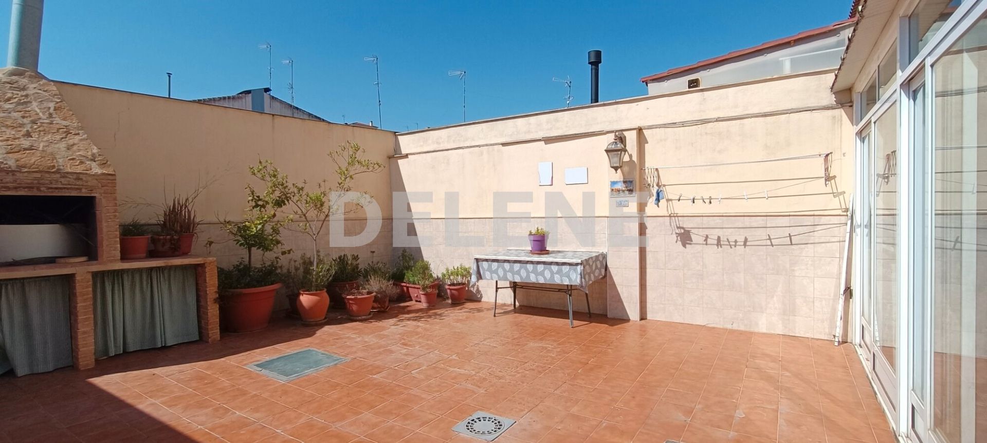 Casa adosada en venda a Hellín