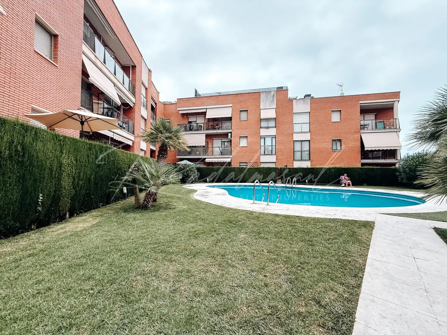 Schwimmbecken von Wohnung zum Verkauf in Cambrils mit Klimaanlage, Heizung und Privatgarten