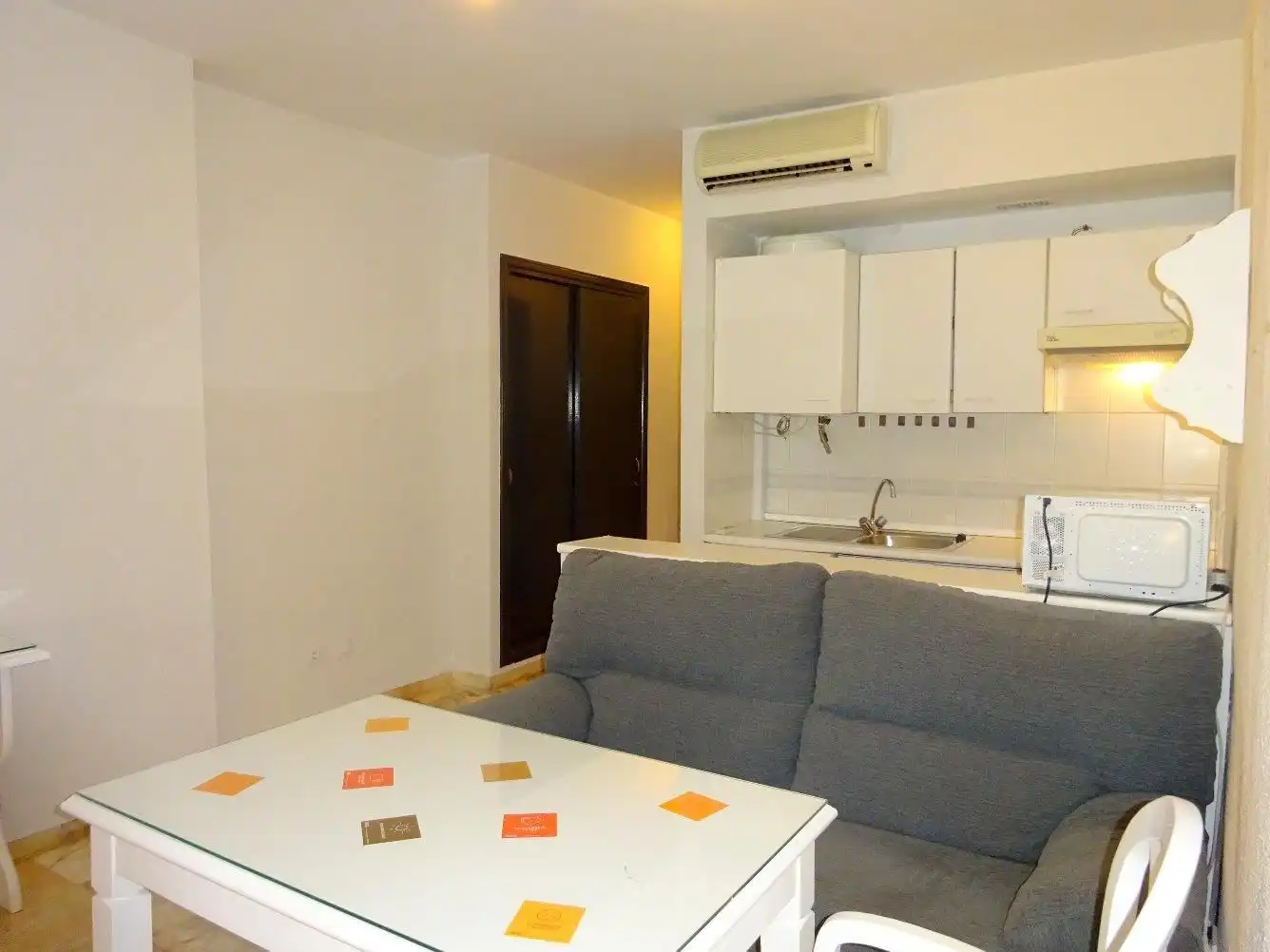 Sala de estar de Estudio de alquiler en Sevilla con Aire acondicionado, Calefacción y Amueblado