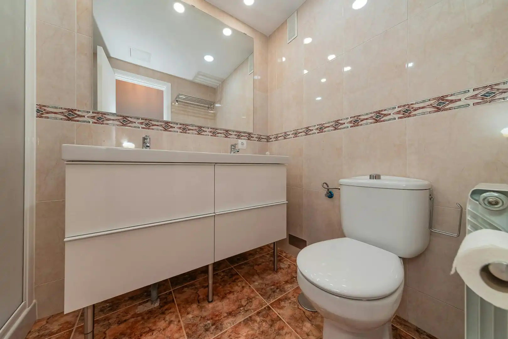 Baño de Piso para compartir en Madrid con Aire acondicionado, Calefacción y Lavadora