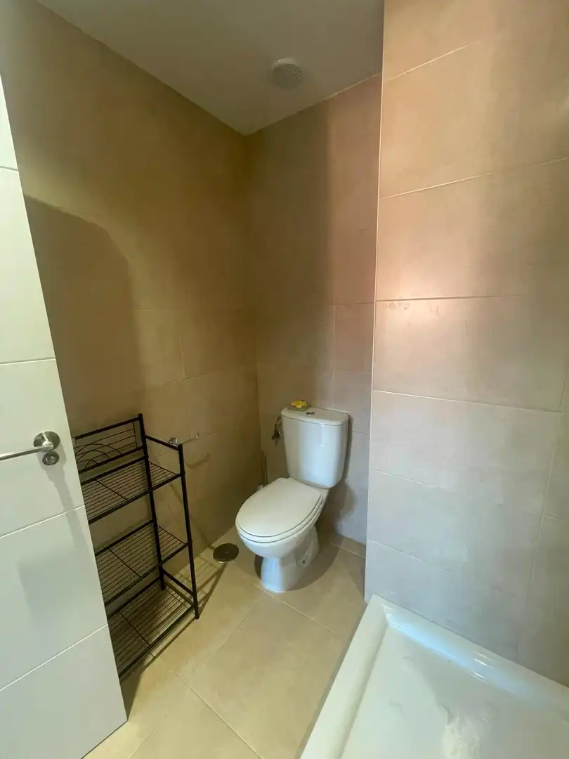 Baño de Ático de alquiler en Alcalá de Henares con Aire acondicionado, Calefacción y Jardín privado