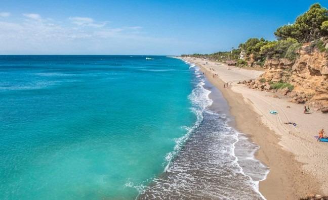 Foto 1 de Casa adosada en venda a Carrer Ortiga, Platja de Mont-roig, Tarragona