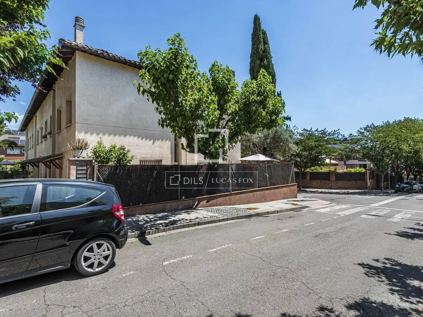 Vista exterior de Casa o xalet en venda en Sant Cugat del Vallès amb Aire condicionat, Calefacció i Jardí privat